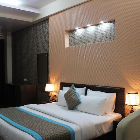 Royal Residence On Golf Course Road Gurgaon Exterior photo