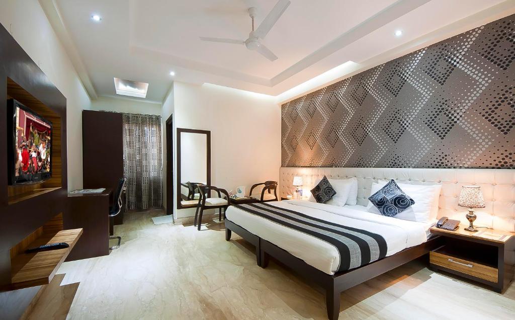 Royal Residence On Golf Course Road Gurgaon Room photo