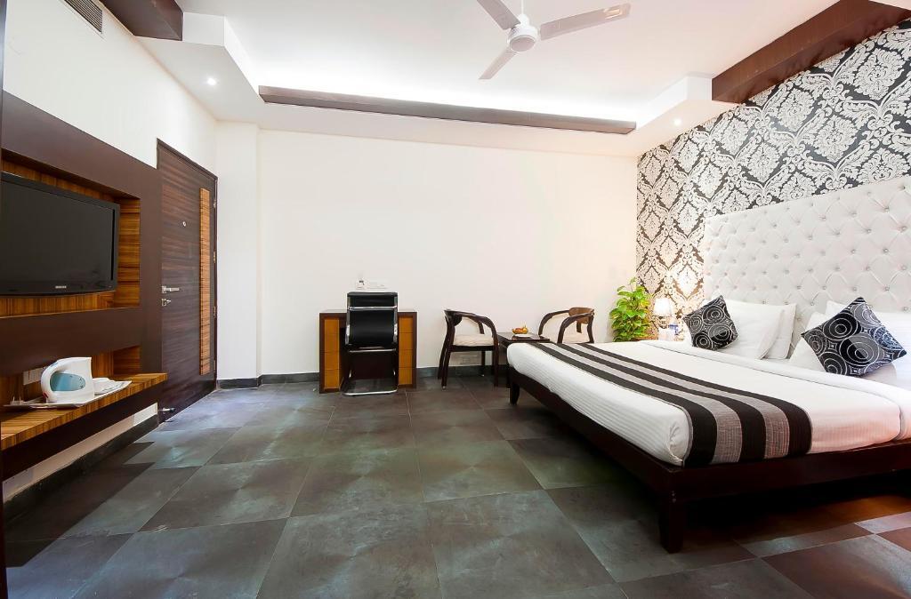 Royal Residence On Golf Course Road Gurgaon Room photo