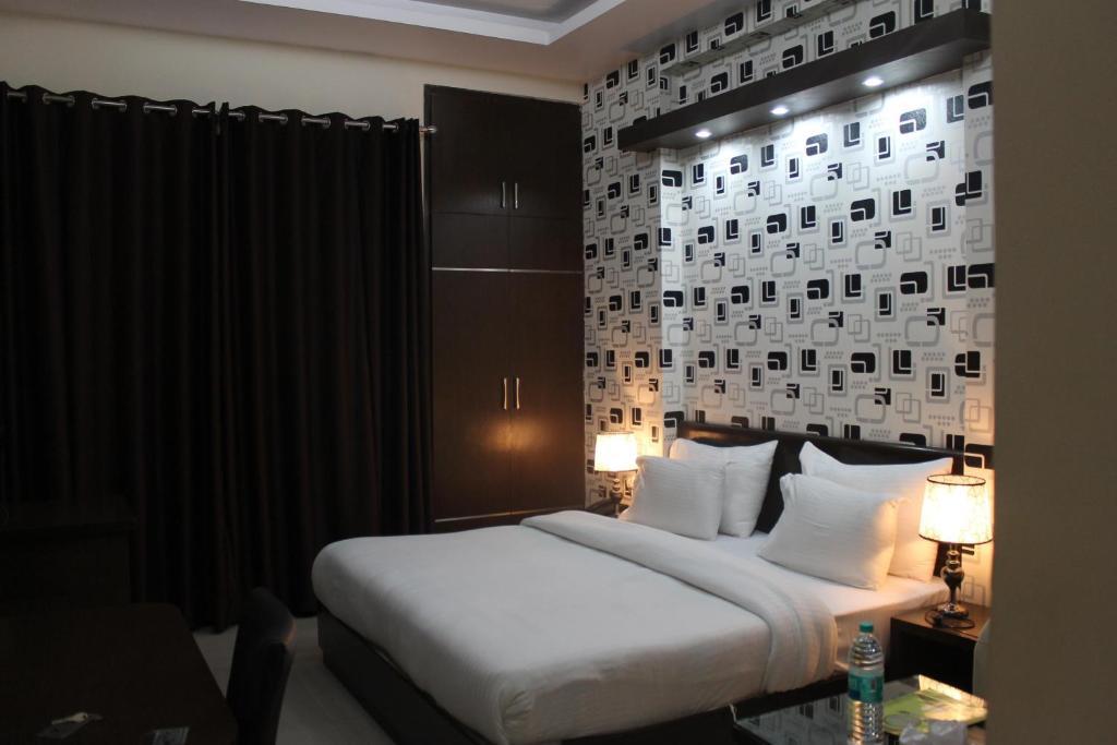 Royal Residence On Golf Course Road Gurgaon Exterior photo