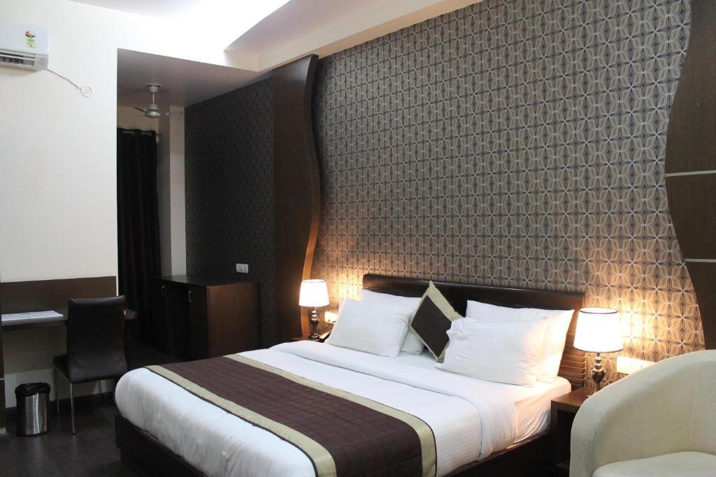 Royal Residence On Golf Course Road Gurgaon Room photo